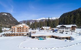 Hotel Dolomitenhof & Chalet Alte Post